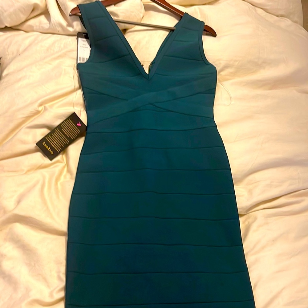 NWT gorgeous Bebe emerald green bandage dress!